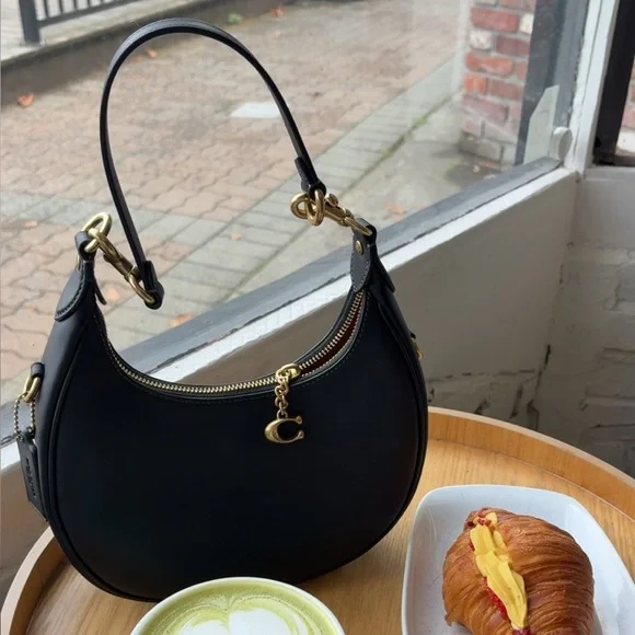 Coach Jonie 22- Black Leather - Picture 3 of 5